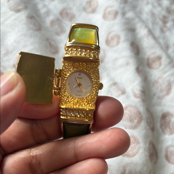 Vintage Peekaboo Women's Watch - Picture 4 of 6